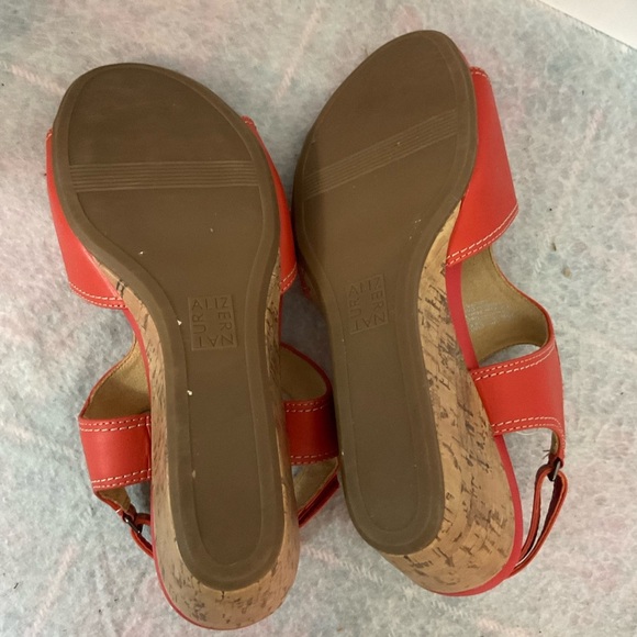 Naturalizer Cinda Wedge Sandals Papaya 9.5W - Picture 5 of 6